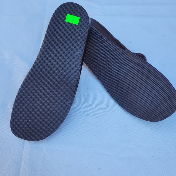 NEW all leather brown warm slippers - Picture 3 of 3